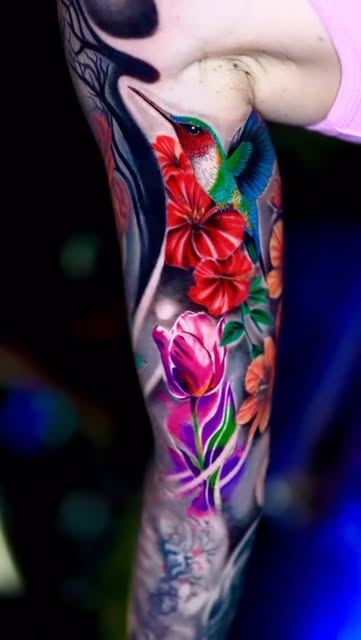 Pieza a color con rosas