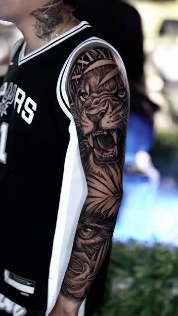 Manga de brazo completo en negro y gris